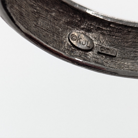 Kenneth Jay Lane Enamel and Crystal Bracelet - Picture 6 of 7
